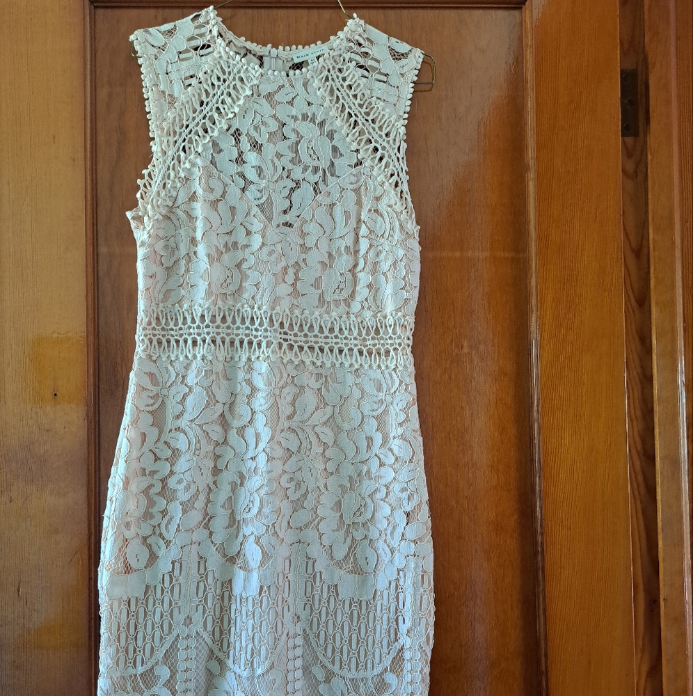 Main Strip Peach Lace Tiered Sheath Dress
